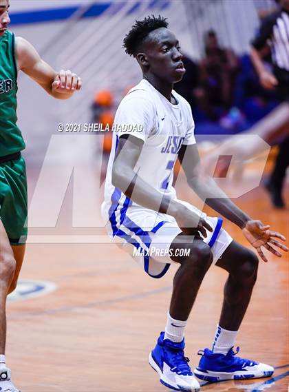 Thumbnail 3 in Sumner @ Jesuit  (Invitational) photogallery.