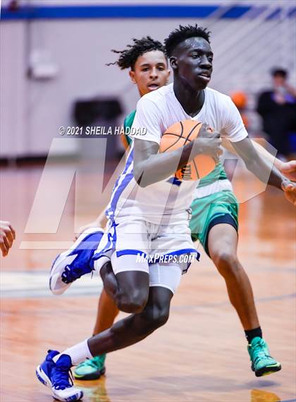 Thumbnail 1 in Sumner @ Jesuit  (Invitational) photogallery.