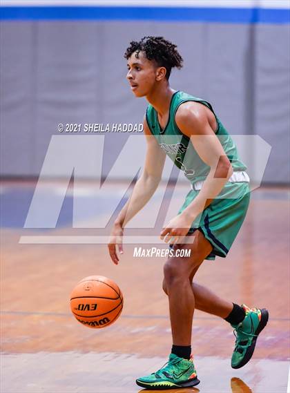 Thumbnail 1 in Sumner @ Jesuit  (Invitational) photogallery.