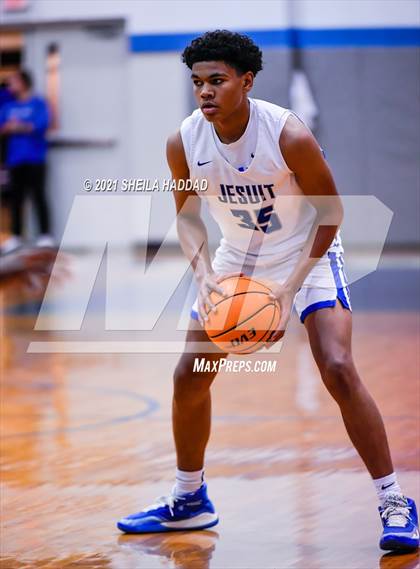 Thumbnail 1 in Sumner @ Jesuit  (Invitational) photogallery.