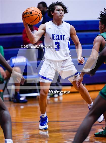 Thumbnail 2 in Sumner @ Jesuit  (Invitational) photogallery.