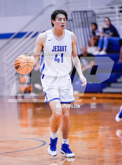 Thumbnail 2 in Sumner @ Jesuit  (Invitational) photogallery.