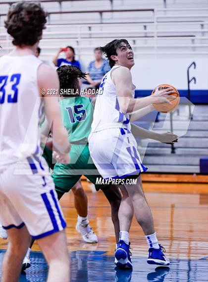 Thumbnail 3 in Sumner @ Jesuit  (Invitational) photogallery.