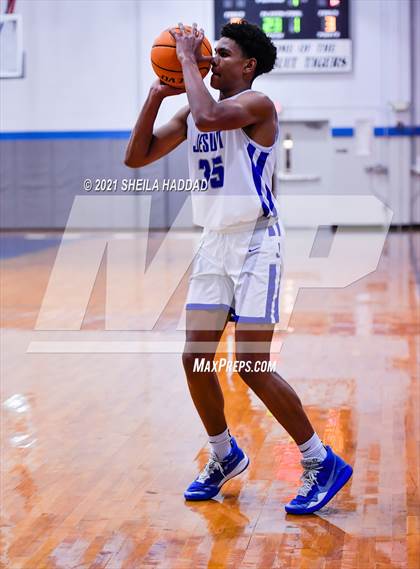 Thumbnail 3 in Sumner @ Jesuit  (Invitational) photogallery.