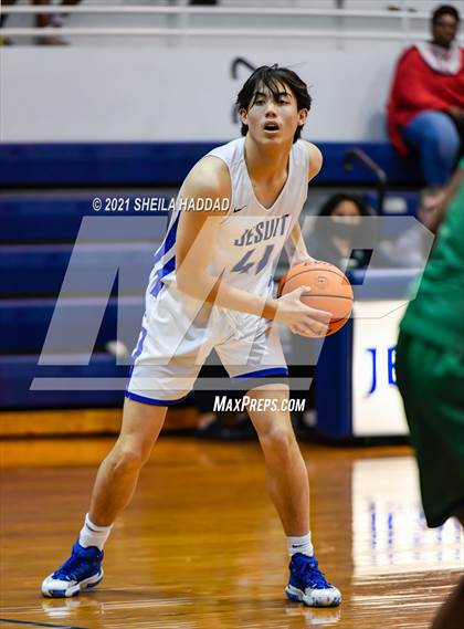 Thumbnail 3 in Sumner @ Jesuit  (Invitational) photogallery.