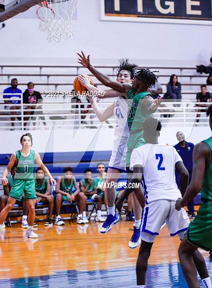 Thumbnail 2 in Sumner @ Jesuit  (Invitational) photogallery.