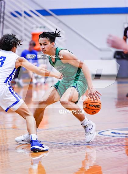 Thumbnail 1 in Sumner @ Jesuit  (Invitational) photogallery.