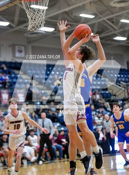 Thumbnail 2 in Lingleville vs Dodd City (UIL Region III-1A Semifinal) photogallery.