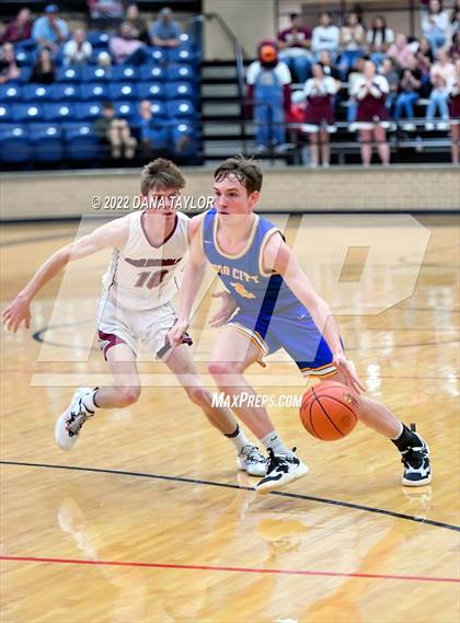 Thumbnail 3 in Lingleville vs Dodd City (UIL Region III-1A Semifinal) photogallery.