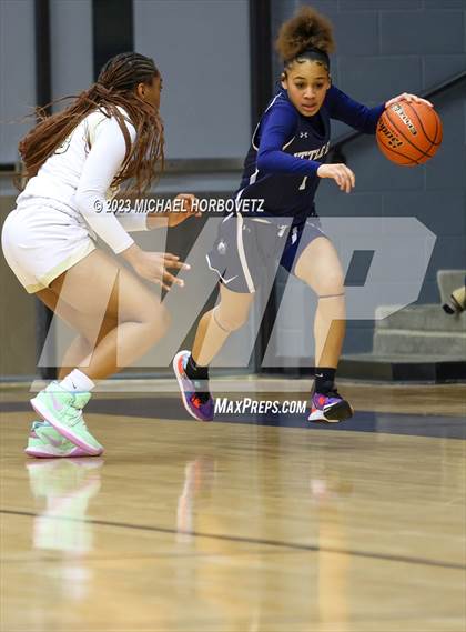 Thumbnail 1 in Little Elm vs. Plano East (UIL 6A Bi-District) photogallery.