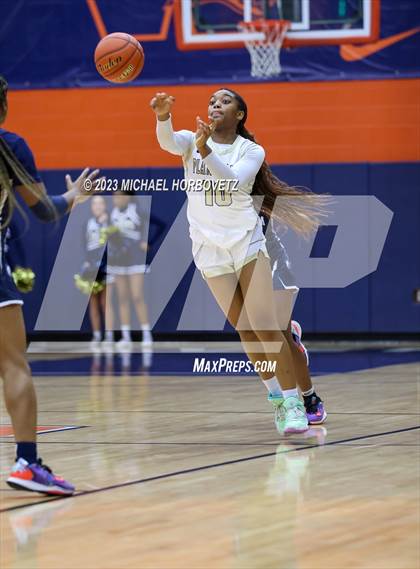 Thumbnail 2 in Little Elm vs. Plano East (UIL 6A Bi-District) photogallery.