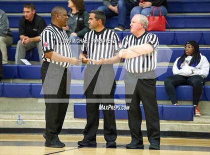 Thumbnail 2 in Little Elm vs. Plano East (UIL 6A Bi-District) photogallery.