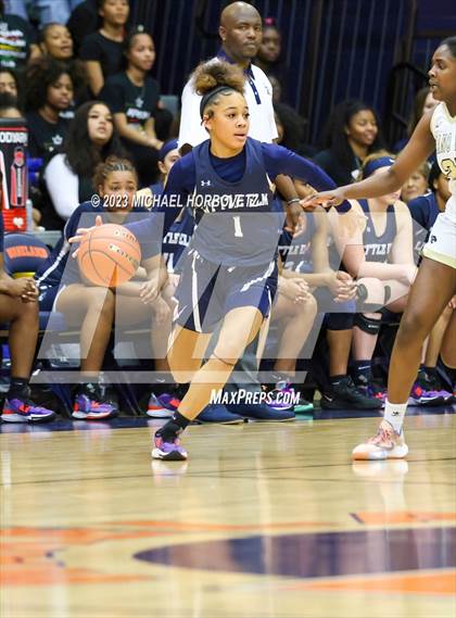 Thumbnail 2 in Little Elm vs. Plano East (UIL 6A Bi-District) photogallery.