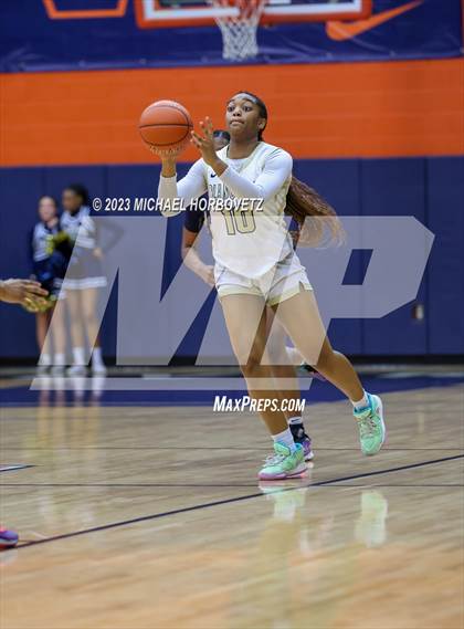 Thumbnail 1 in Little Elm vs. Plano East (UIL 6A Bi-District) photogallery.