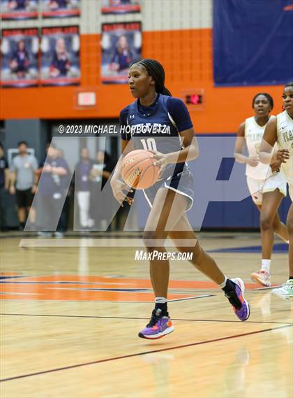 Thumbnail 2 in Little Elm vs. Plano East (UIL 6A Bi-District) photogallery.