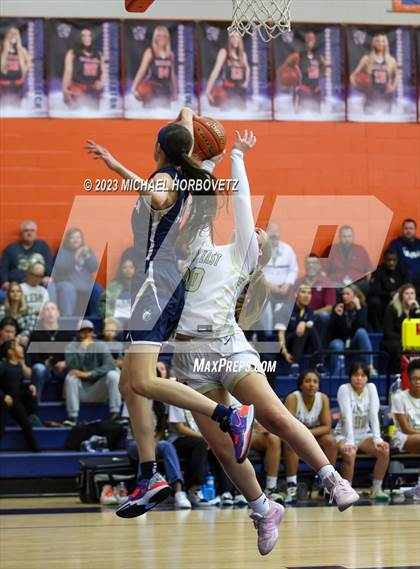 Thumbnail 2 in Little Elm vs. Plano East (UIL 6A Bi-District) photogallery.