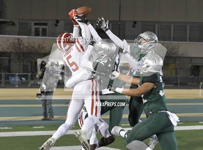 Thumbnail 1 in Mater Dei vs. De La Salle (CIF State Open Division Final) photogallery.