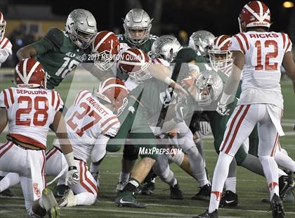 Thumbnail 2 in Mater Dei vs. De La Salle (CIF State Open Division Final) photogallery.