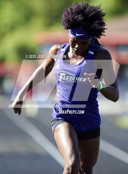 Thumbnail 1 in Gateway Conference Championships (400m) photogallery.