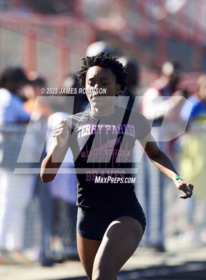 Thumbnail 3 in Gateway Conference Championships (400m) photogallery.