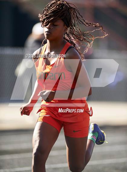 Thumbnail 3 in Gateway Conference Championships (400m) photogallery.