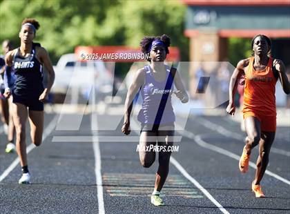 Thumbnail 2 in Gateway Conference Championships (400m) photogallery.