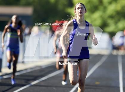 Thumbnail 2 in Gateway Conference Championships (400m) photogallery.