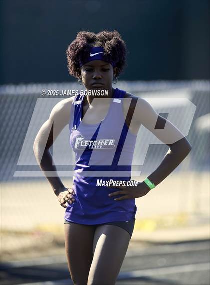 Thumbnail 2 in Gateway Conference Championships (400m) photogallery.