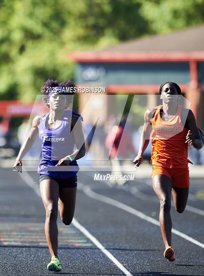 Thumbnail 3 in Gateway Conference Championships (400m) photogallery.