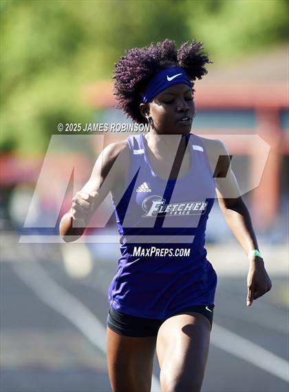 Thumbnail 2 in Gateway Conference Championships (400m) photogallery.