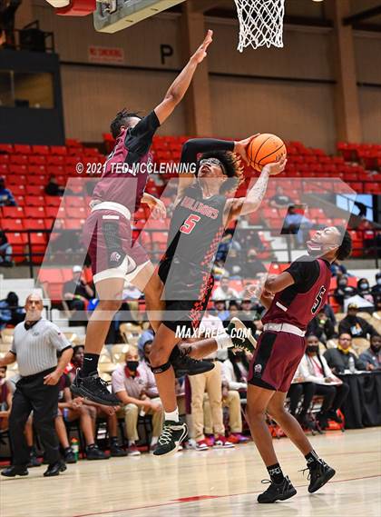 Thumbnail 3 in  Cardinal Ritter College Prep vs White Hall (King Cotton Classic) photogallery.