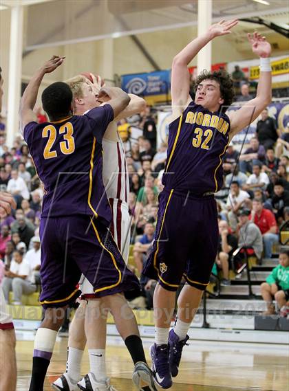 Thumbnail 2 in Archbishop Riordan vs. Cardinal Newman (CIF NorCal Regional D4 Final) photogallery.