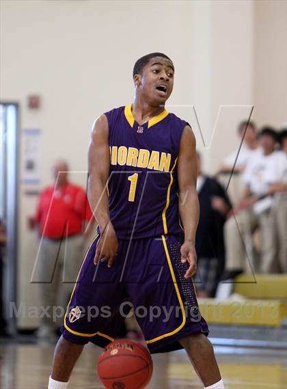 Thumbnail 3 in Archbishop Riordan vs. Cardinal Newman (CIF NorCal Regional D4 Final) photogallery.