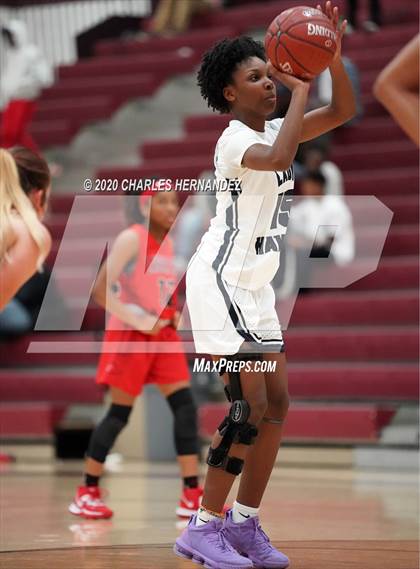 Thumbnail 2 in Hendrickson vs. Langham Creek (UIL 6A Regional Quarterfinal) photogallery.