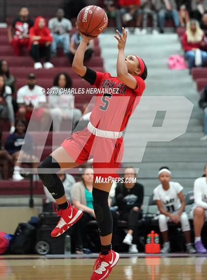 Thumbnail 2 in Hendrickson vs. Langham Creek (UIL 6A Regional Quarterfinal) photogallery.