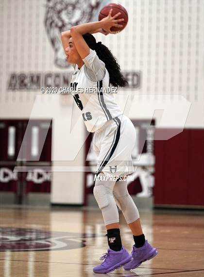 Thumbnail 1 in Hendrickson vs. Langham Creek (UIL 6A Regional Quarterfinal) photogallery.