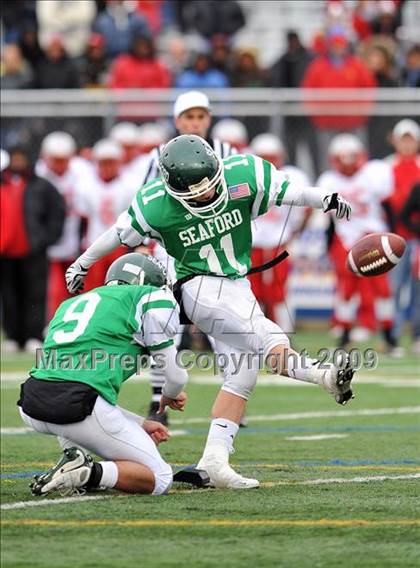 Thumbnail 3 in Amityville Memorial vs. Seaford (Long Island Class 4 Final) photogallery.