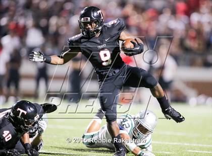 Thumbnail 3 in Trinity vs. De La Salle photogallery.
