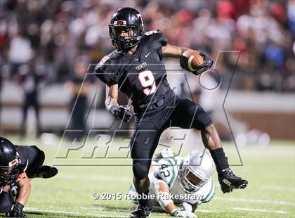 Thumbnail 1 in Trinity vs. De La Salle photogallery.