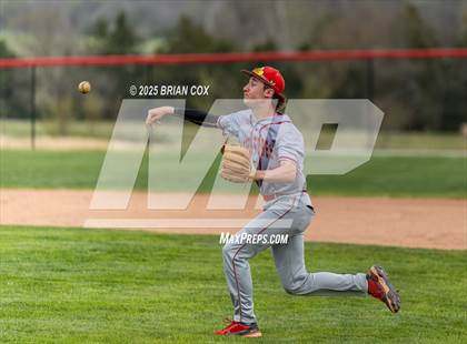 Thumbnail 3 in East Poinsett County vs Green Forest (Forrest Wood Classic) photogallery.