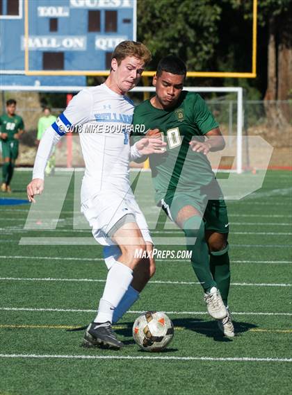 Thumbnail 3 in Santa Barbara vs. Bellarmine College Prep (College Cup High School Showcase) photogallery.