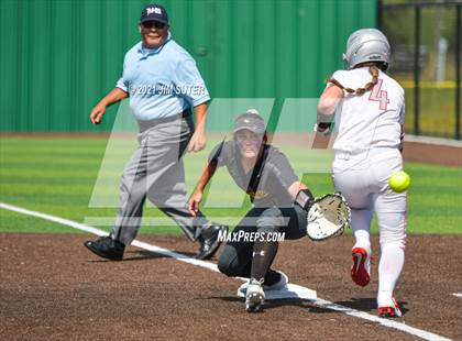 Thumbnail 1 in Lake Belton vs Liberty (UIL 4A Regional Playoff) photogallery.