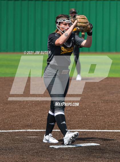 Thumbnail 2 in Lake Belton vs Liberty (UIL 4A Regional Playoff) photogallery.