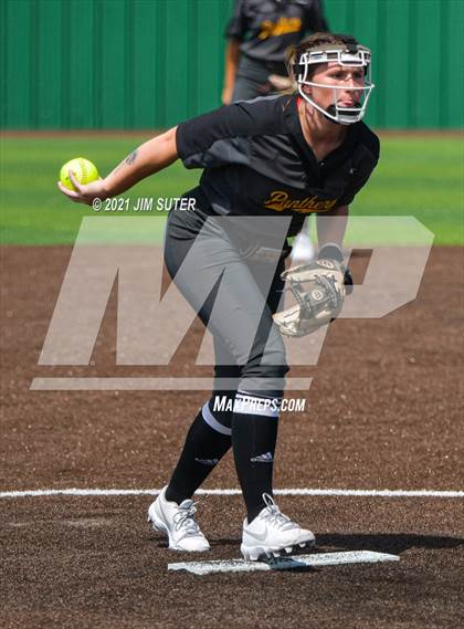 Thumbnail 2 in Lake Belton vs Liberty (UIL 4A Regional Playoff) photogallery.