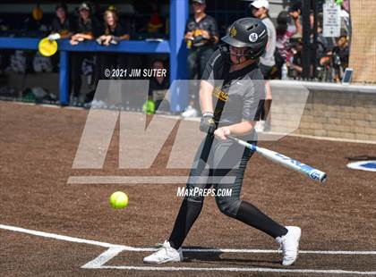 Thumbnail 1 in Lake Belton vs Liberty (UIL 4A Regional Playoff) photogallery.