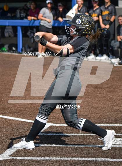 Thumbnail 2 in Lake Belton vs Liberty (UIL 4A Regional Playoff) photogallery.