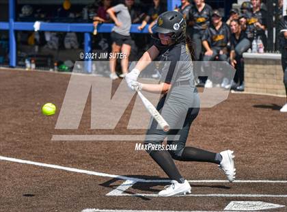 Thumbnail 2 in Lake Belton vs Liberty (UIL 4A Regional Playoff) photogallery.