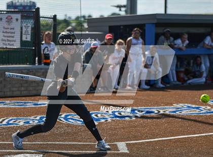 Thumbnail 2 in Lake Belton vs Liberty (UIL 4A Regional Playoff) photogallery.