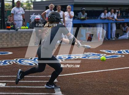 Thumbnail 2 in Lake Belton vs Liberty (UIL 4A Regional Playoff) photogallery.