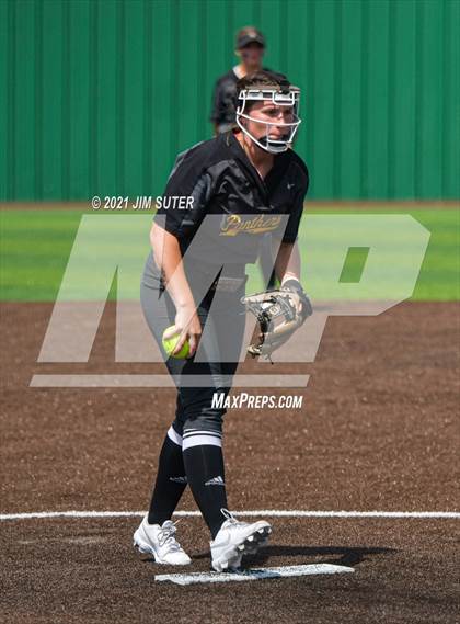 Thumbnail 1 in Lake Belton vs Liberty (UIL 4A Regional Playoff) photogallery.